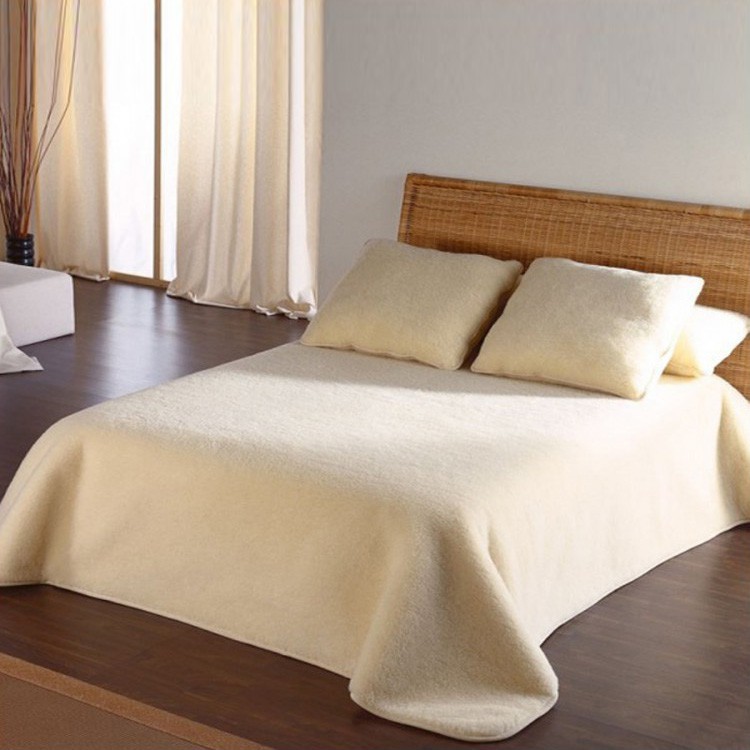 Blanket of pure Virgin Wool Blanket of pure Virgin Wool